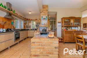 Casa à venda com 352m², 3 dormitórios, 1 suíte, 4 vagas, no bairro Belém Novo em Porto Alegre