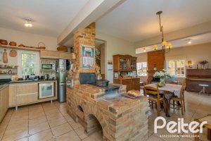 Casa à venda com 352m², 3 dormitórios, 1 suíte, 4 vagas, no bairro Belém Novo em Porto Alegre