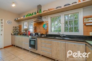 Casa à venda com 352m², 3 dormitórios, 1 suíte, 4 vagas, no bairro Belém Novo em Porto Alegre