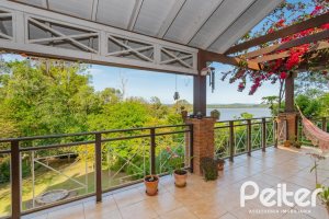 Casa à venda com 352m², 3 dormitórios, 1 suíte, 4 vagas, no bairro Belém Novo em Porto Alegre