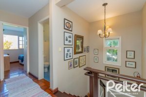 Casa à venda com 352m², 3 dormitórios, 1 suíte, 4 vagas, no bairro Belém Novo em Porto Alegre