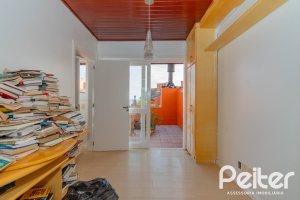 Casa em Condomínio à venda com 252m², 3 dormitórios, 2 suítes, 3 vagas, no bairro Vila Assunção em Porto Alegre