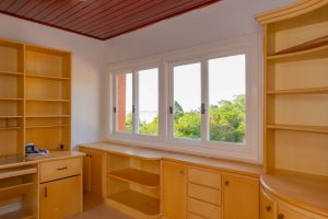 Casa em Condomínio à venda com 252m², 3 dormitórios, 2 suítes, 3 vagas, no bairro Vila Assunção em Porto Alegre