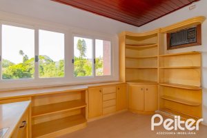 Casa em Condomínio à venda com 252m², 3 dormitórios, 2 suítes, 3 vagas, no bairro Vila Assunção em Porto Alegre