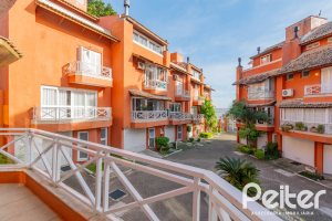 Casa em Condomínio à venda com 252m², 3 dormitórios, 2 suítes, 3 vagas, no bairro Vila Assunção em Porto Alegre