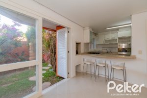 Casa em Condomínio à venda com 252m², 3 dormitórios, 2 suítes, 3 vagas, no bairro Vila Assunção em Porto Alegre