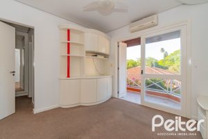 Casa em Condomínio à venda com 252m², 3 dormitórios, 2 suítes, 3 vagas, no bairro Vila Assunção em Porto Alegre