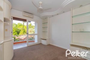 Casa em Condomínio à venda com 252m², 3 dormitórios, 2 suítes, 3 vagas, no bairro Vila Assunção em Porto Alegre