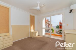 Casa em Condomínio à venda com 252m², 3 dormitórios, 2 suítes, 3 vagas, no bairro Vila Assunção em Porto Alegre