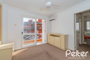 Casa em Condomínio à venda com 252m², 3 dormitórios, 2 suítes, 3 vagas, no bairro Vila Assunção em Porto Alegre