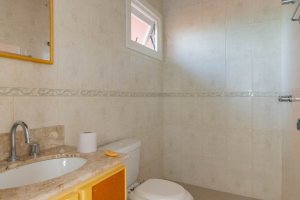 Casa em Condomínio à venda com 252m², 3 dormitórios, 2 suítes, 3 vagas, no bairro Vila Assunção em Porto Alegre