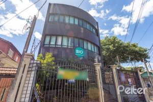 Comercial à venda com 638m², 3 vagas, no bairro Nonoai em Porto Alegre