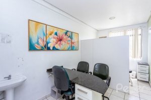 Comercial à venda com 638m², 3 vagas, no bairro Nonoai em Porto Alegre