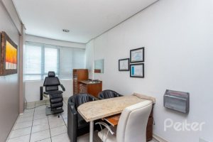 Comercial à venda com 638m², 3 vagas, no bairro Nonoai em Porto Alegre