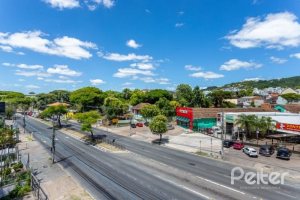 Comercial à venda com 638m², 3 vagas, no bairro Nonoai em Porto Alegre