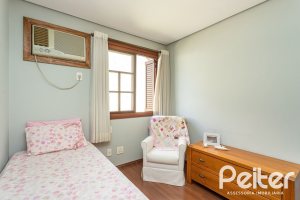 Casa em Condomínio à venda com 219m², 3 dormitórios, 1 suíte, 2 vagas, no bairro Tristeza em Porto Alegre