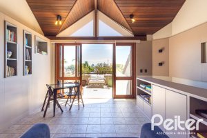 Casa em Condomínio à venda com 219m², 3 dormitórios, 1 suíte, 2 vagas, no bairro Tristeza em Porto Alegre