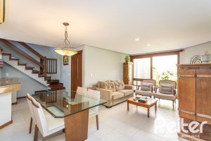 Casa em Condomínio à venda com 219m², 3 dormitórios, 1 suíte, 2 vagas, no bairro Tristeza em Porto Alegre