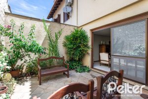 Casa em Condomínio à venda com 219m², 3 dormitórios, 1 suíte, 2 vagas, no bairro Tristeza em Porto Alegre