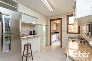 Casa em Condomínio à venda com 219m², 3 dormitórios, 1 suíte, 2 vagas, no bairro Tristeza em Porto Alegre