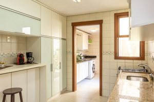 Casa em Condomínio à venda com 219m², 3 dormitórios, 1 suíte, 2 vagas, no bairro Tristeza em Porto Alegre