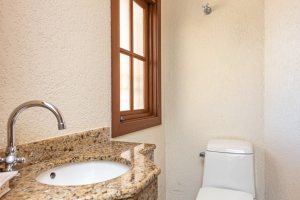 Casa em Condomínio à venda com 219m², 3 dormitórios, 1 suíte, 2 vagas, no bairro Tristeza em Porto Alegre