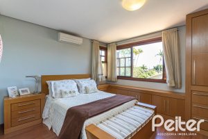 Casa em Condomínio à venda com 219m², 3 dormitórios, 1 suíte, 2 vagas, no bairro Tristeza em Porto Alegre