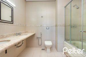 Casa em Condomínio à venda com 219m², 3 dormitórios, 1 suíte, 2 vagas, no bairro Tristeza em Porto Alegre