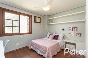 Casa em Condomínio à venda com 219m², 3 dormitórios, 1 suíte, 2 vagas, no bairro Tristeza em Porto Alegre