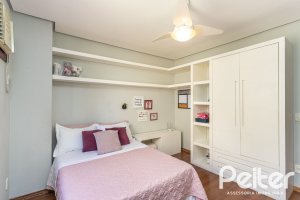 Casa em Condomínio à venda com 219m², 3 dormitórios, 1 suíte, 2 vagas, no bairro Tristeza em Porto Alegre