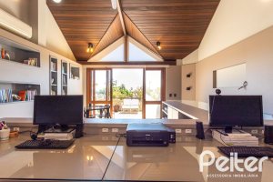 Casa em Condomínio à venda com 219m², 3 dormitórios, 1 suíte, 2 vagas, no bairro Tristeza em Porto Alegre