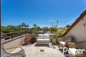 Casa em Condomínio à venda com 219m², 3 dormitórios, 1 suíte, 2 vagas, no bairro Tristeza em Porto Alegre