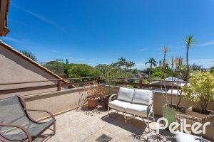 Casa em Condomínio à venda com 219m², 3 dormitórios, 1 suíte, 2 vagas, no bairro Tristeza em Porto Alegre