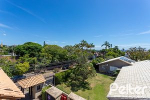 Casa em Condomínio à venda com 219m², 3 dormitórios, 1 suíte, 2 vagas, no bairro Tristeza em Porto Alegre