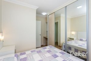 Apartamento à venda com 47m², 1 dormitório, 1 vaga, no bairro Cristal em PORTO ALEGRE