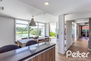 Casa em Condomínio à venda com 418m², 3 dormitórios, 3 suítes, 6 vagas, no bairro Terra Ville em PORTO ALEGRE