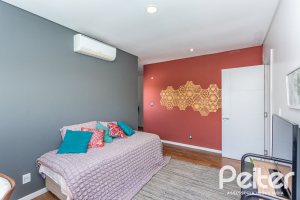 Casa em Condomínio à venda com 418m², 3 dormitórios, 3 suítes, 6 vagas, no bairro Terra Ville em PORTO ALEGRE