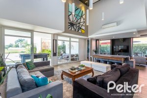 Casa em Condomínio à venda com 418m², 3 dormitórios, 3 suítes, 6 vagas, no bairro Terra Ville em PORTO ALEGRE