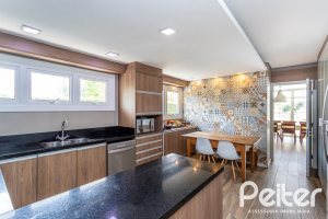 Casa em Condomínio à venda com 418m², 3 dormitórios, 3 suítes, 6 vagas, no bairro Terra Ville em PORTO ALEGRE