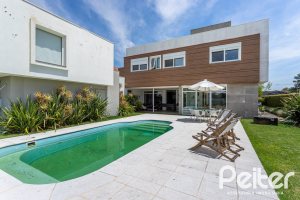Casa em Condomínio à venda com 418m², 3 dormitórios, 3 suítes, 6 vagas, no bairro Terra Ville em PORTO ALEGRE