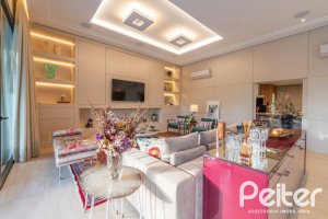 Casa em Condomínio à venda com 550m², 5 dormitórios, 4 suítes, 4 vagas, no bairro Terra Ville em PORTO ALEGRE