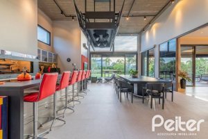 Casa em Condomínio à venda com 550m², 5 dormitórios, 4 suítes, 4 vagas, no bairro Terra Ville em PORTO ALEGRE