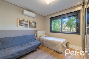 Casa em Condomínio à venda com 550m², 5 dormitórios, 4 suítes, 4 vagas, no bairro Terra Ville em PORTO ALEGRE