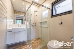 Casa em Condomínio à venda com 550m², 5 dormitórios, 4 suítes, 4 vagas, no bairro Terra Ville em PORTO ALEGRE