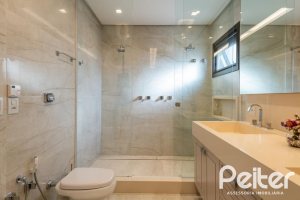 Casa em Condomínio à venda com 550m², 5 dormitórios, 4 suítes, 4 vagas, no bairro Terra Ville em PORTO ALEGRE