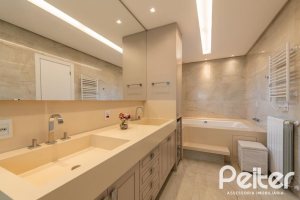 Casa em Condomínio à venda com 550m², 5 dormitórios, 4 suítes, 4 vagas, no bairro Terra Ville em PORTO ALEGRE