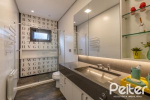 Casa em Condomínio à venda com 550m², 5 dormitórios, 4 suítes, 4 vagas, no bairro Terra Ville em PORTO ALEGRE