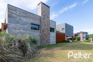 Casa em Condomínio à venda com 550m², 5 dormitórios, 4 suítes, 4 vagas, no bairro Terra Ville em PORTO ALEGRE