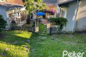 Casa à venda com 120m², 1 dormitório, 2 vagas, no bairro Vila Assunção em Porto Alegre