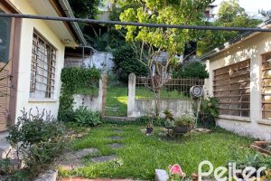 Casa à venda com 120m², 1 dormitório, 2 vagas, no bairro Vila Assunção em Porto Alegre